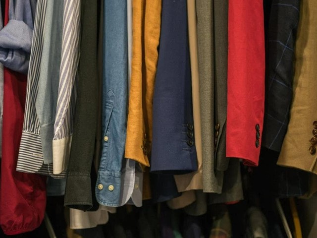 5 trucos para conseguir que la ropa de abrigo ocupe menos en el armario
