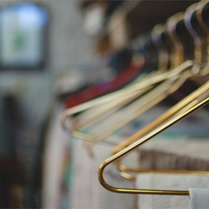 5 accesorios imprescindibles para ordenar bien tu armario