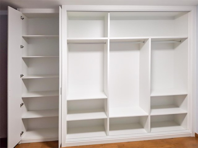 5 errores de diseño que arruinan la estética de un vestidor de madera