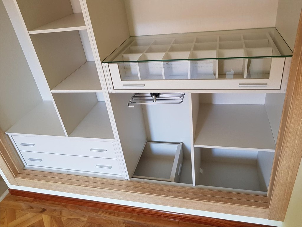 Accesorios innovadores para colgar y guardar prendas largas