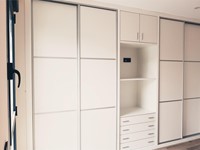 Cajoneras extraíbles: funcionalidad y acceso rápido a tus prendas