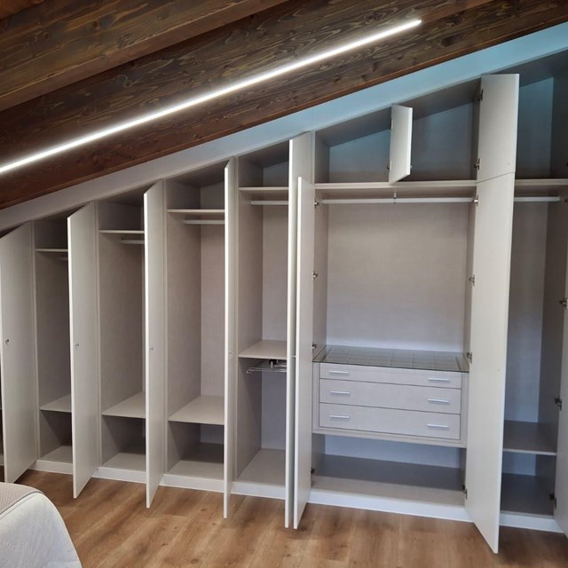 Consigue un 20 % de descuento en tu próximo armario